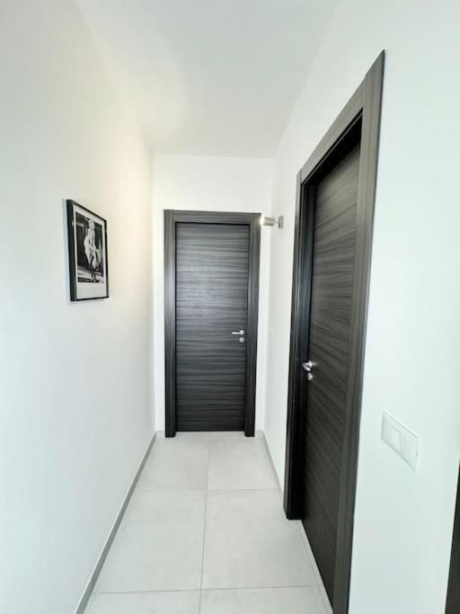 Attico Magnificent Wi-fi/free Parking Apartamento