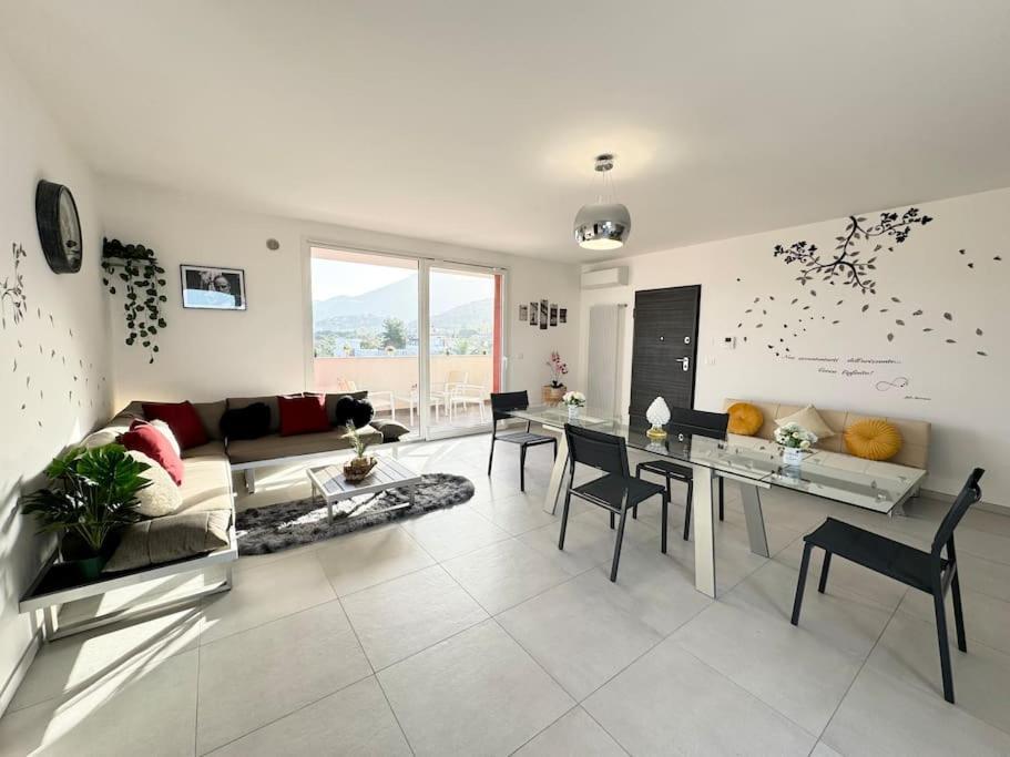 Attico Magnificent Wi-fi/free Parking Apartamento