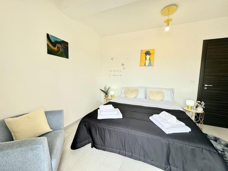 Attico Magnificent Wi-fi/free Parking Apartamento